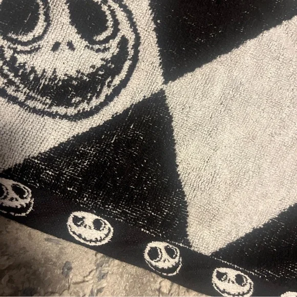 Disney The Nightmare Before Christmas Beach Towel Black And White - Picture 6 of 10